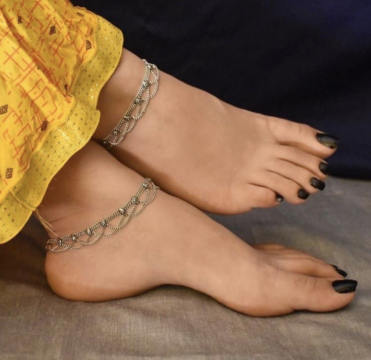 Cross Chains Anklets