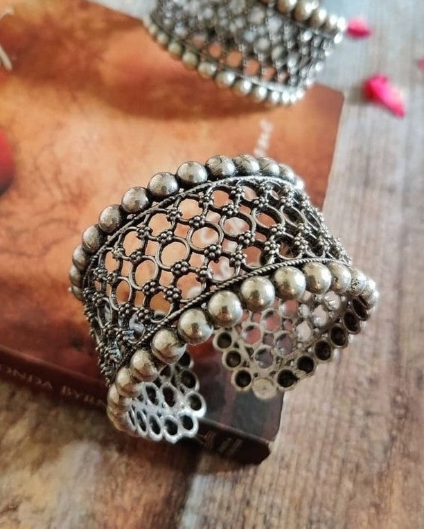 Brass Silver Look-alike Single Handcuff