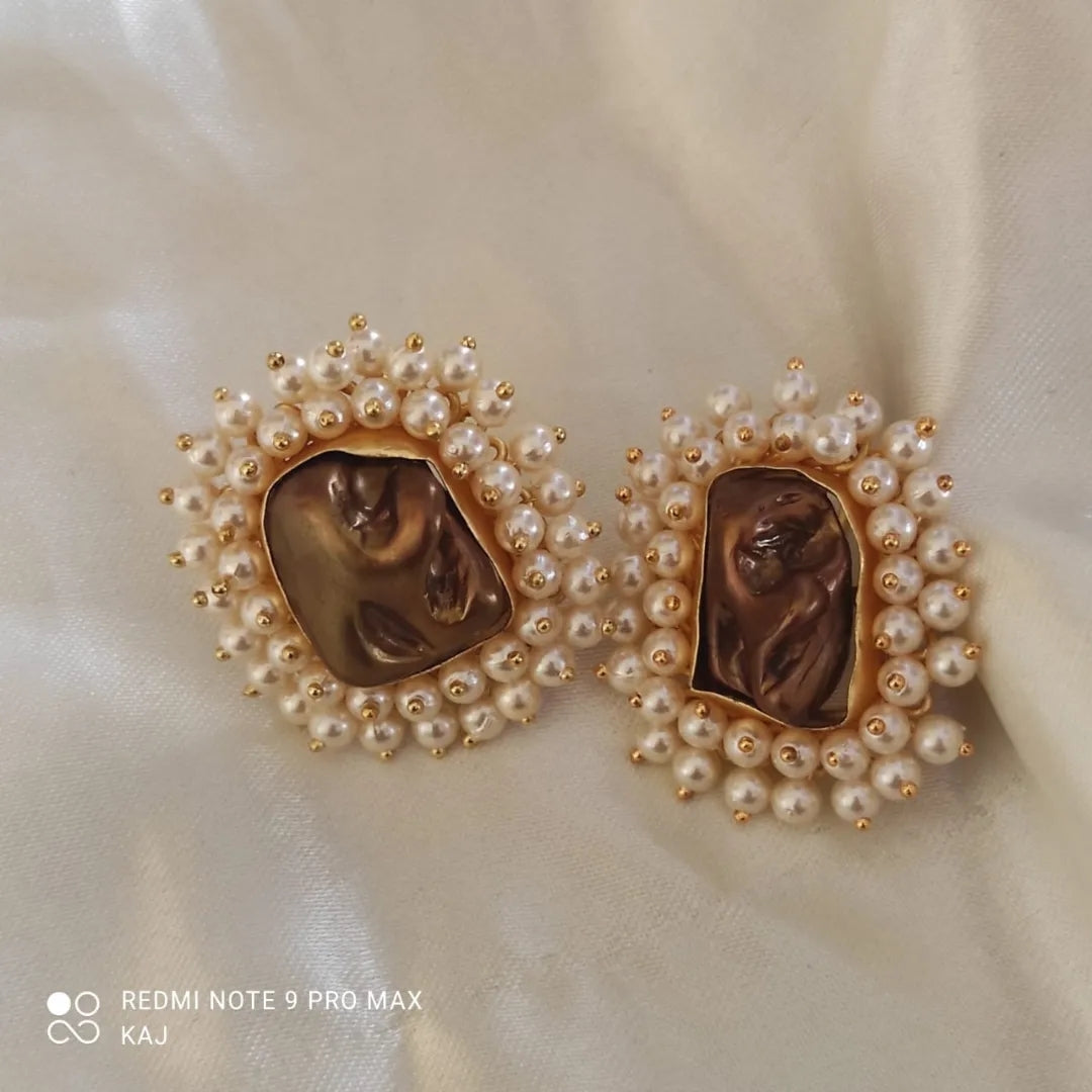 Taiwan Shell Pearl Studs