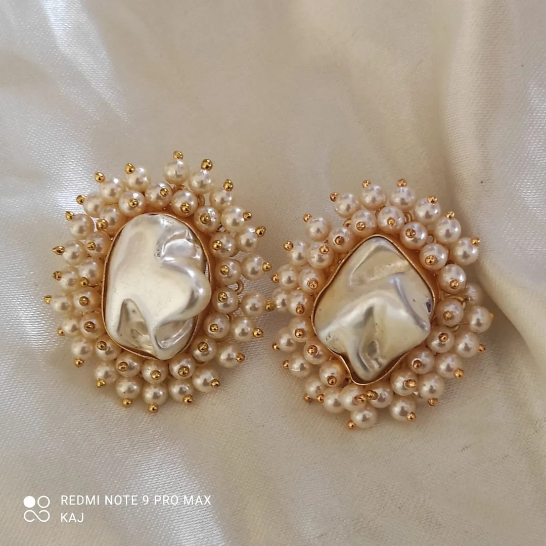 Taiwan Shell Pearl Studs