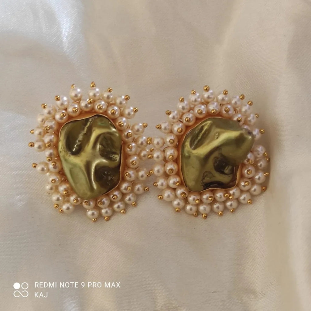 Taiwan Shell Pearl Studs