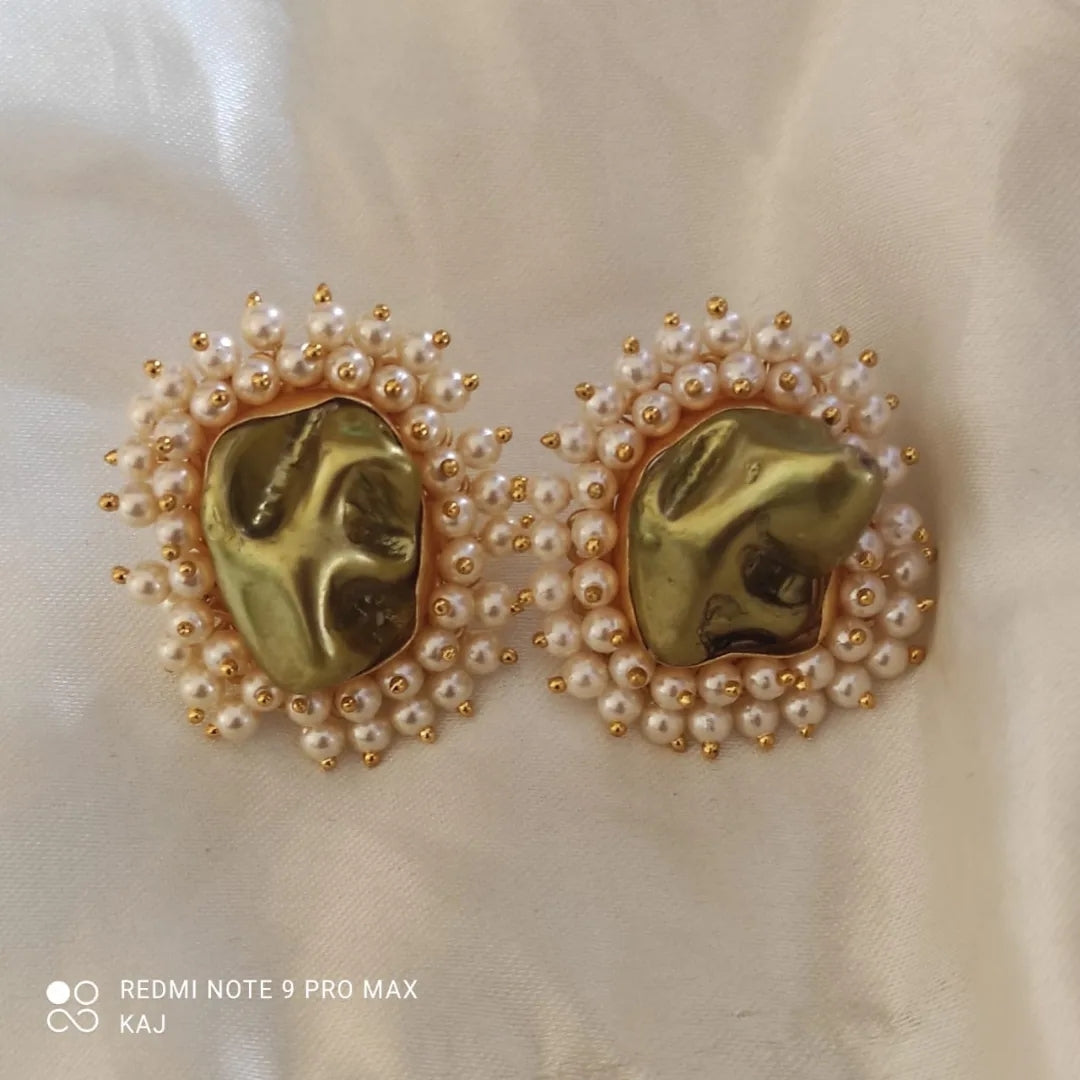 Taiwan Shell Pearl Studs