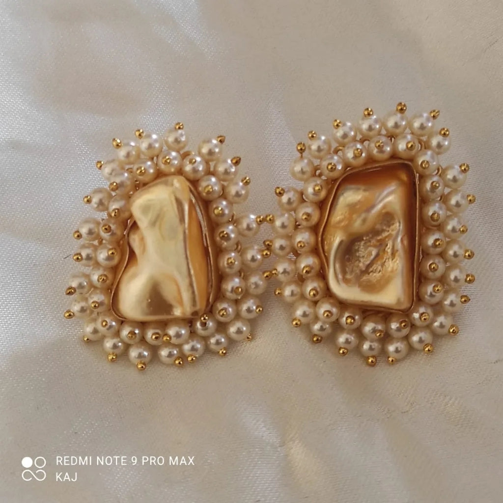 Taiwan Shell Pearl Studs