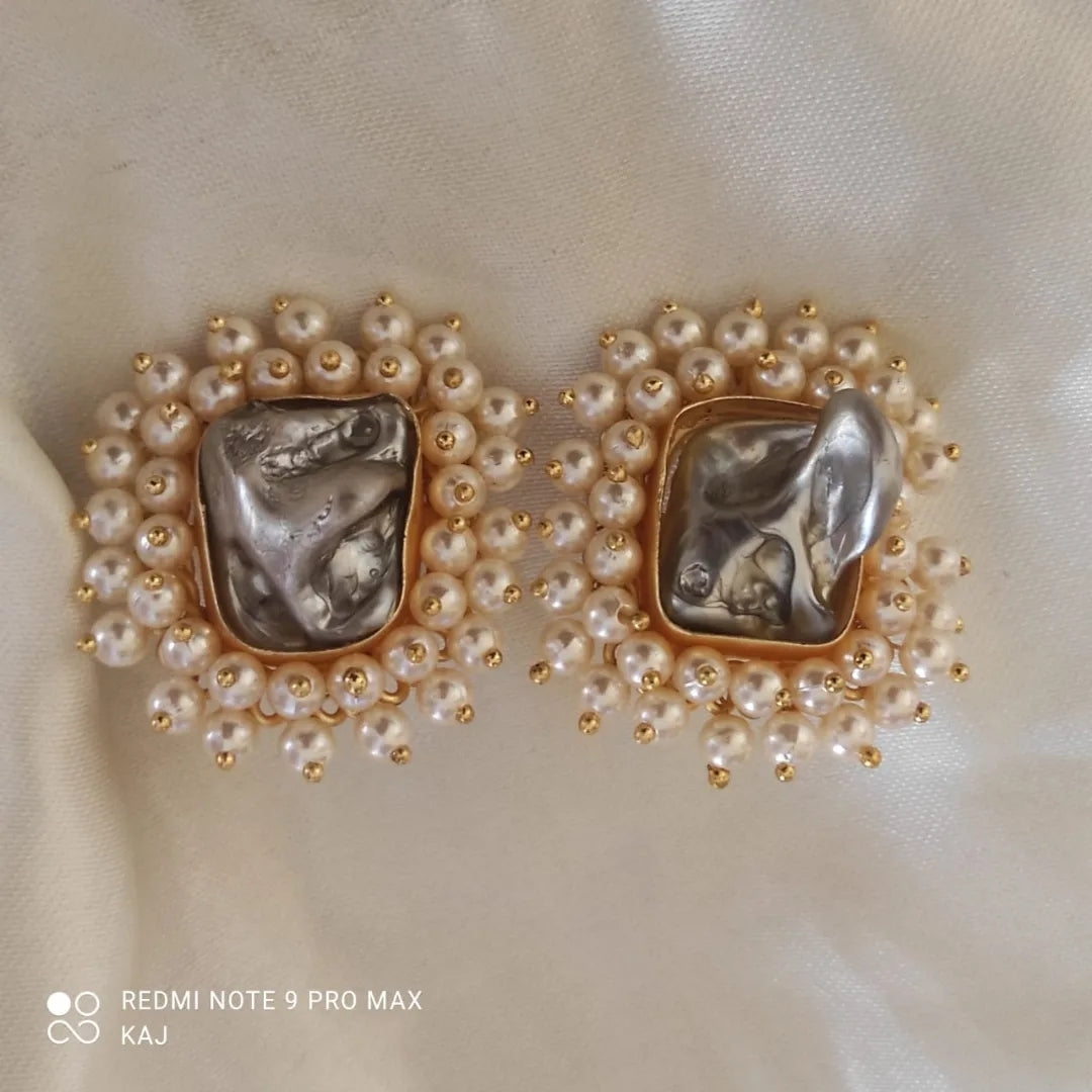 Taiwan Shell Pearl Studs