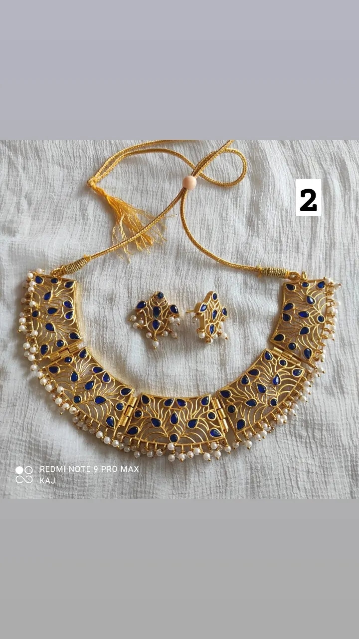 Matte Gold Chokerset