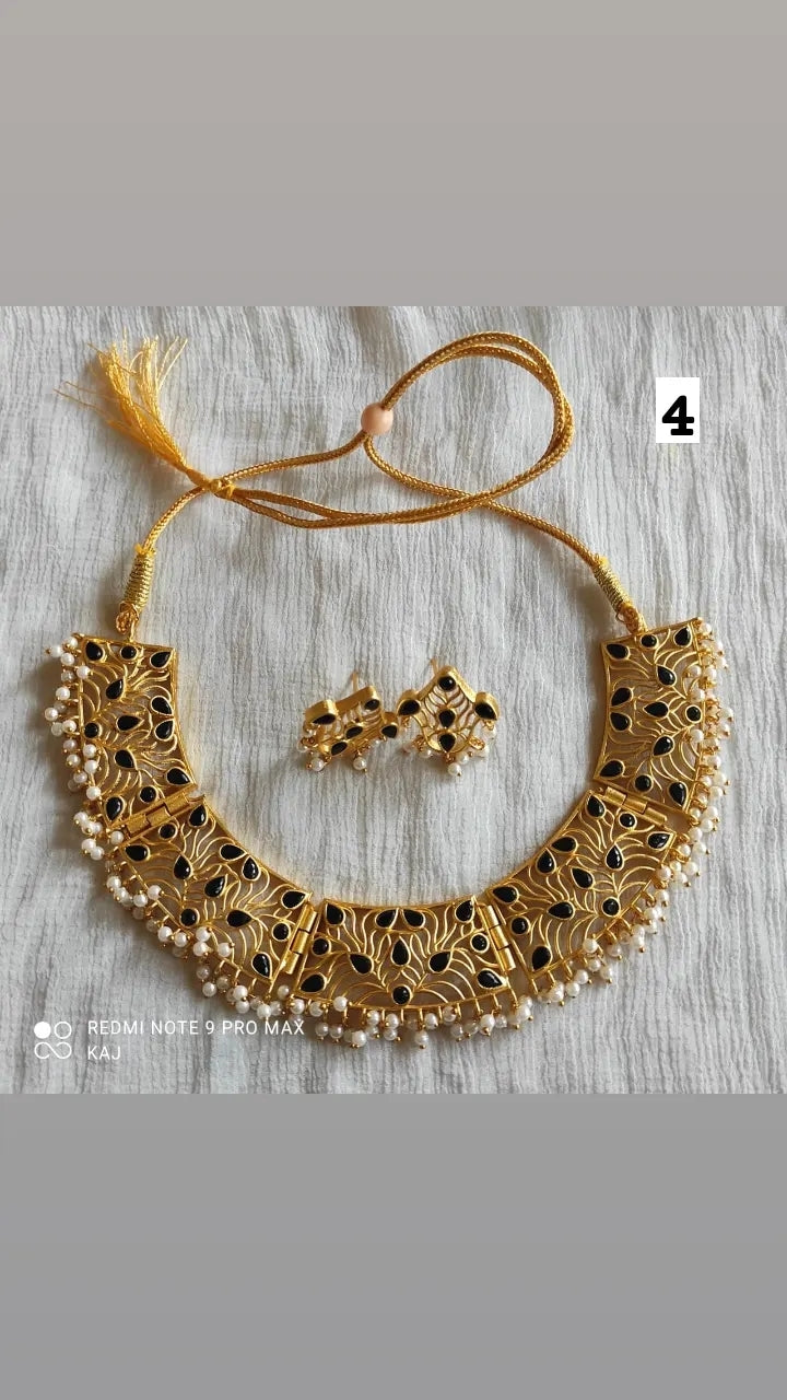 Matte Gold Chokerset