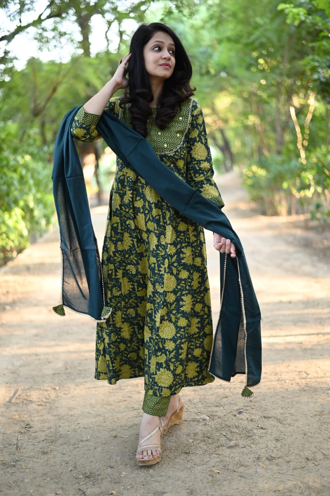 Green Anarkali Kurtaset