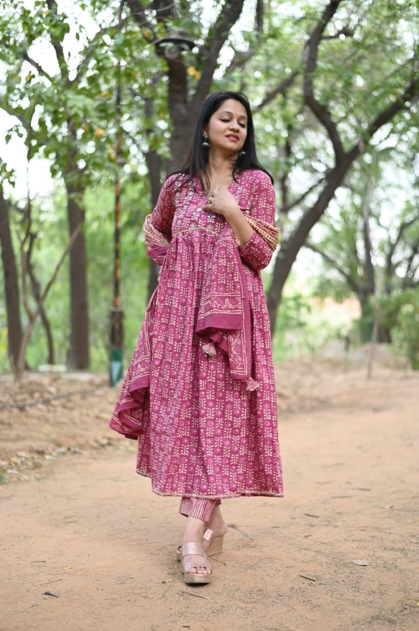 Alia Cut Anarkali Kurtaset