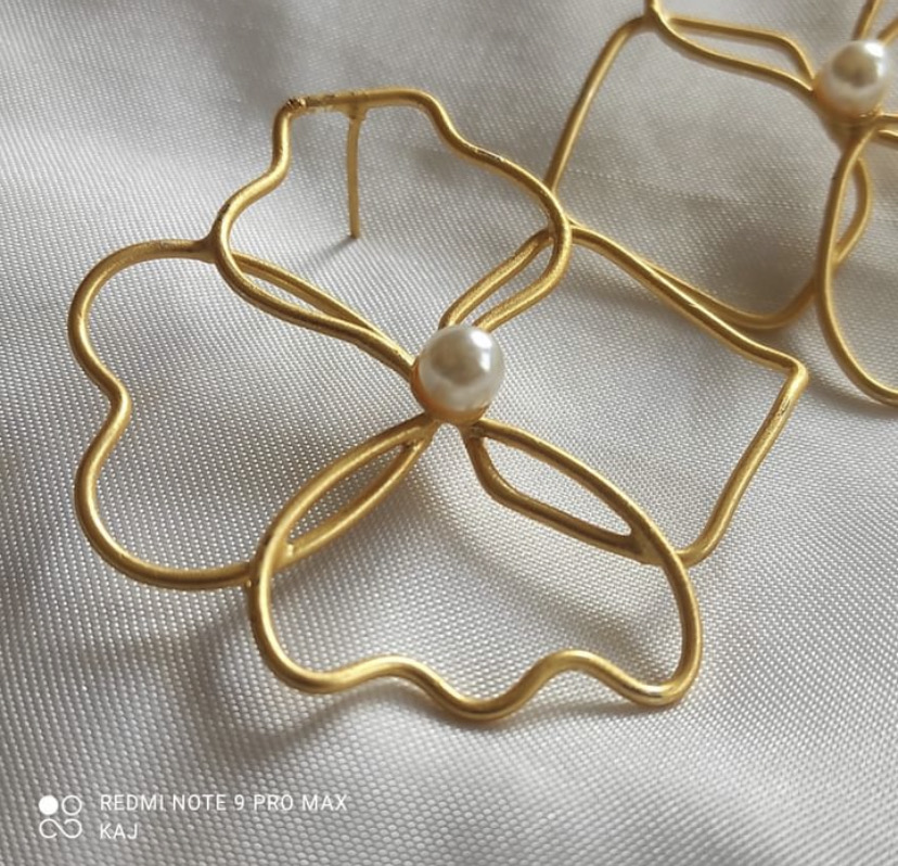 Light Weight Flower Earrings