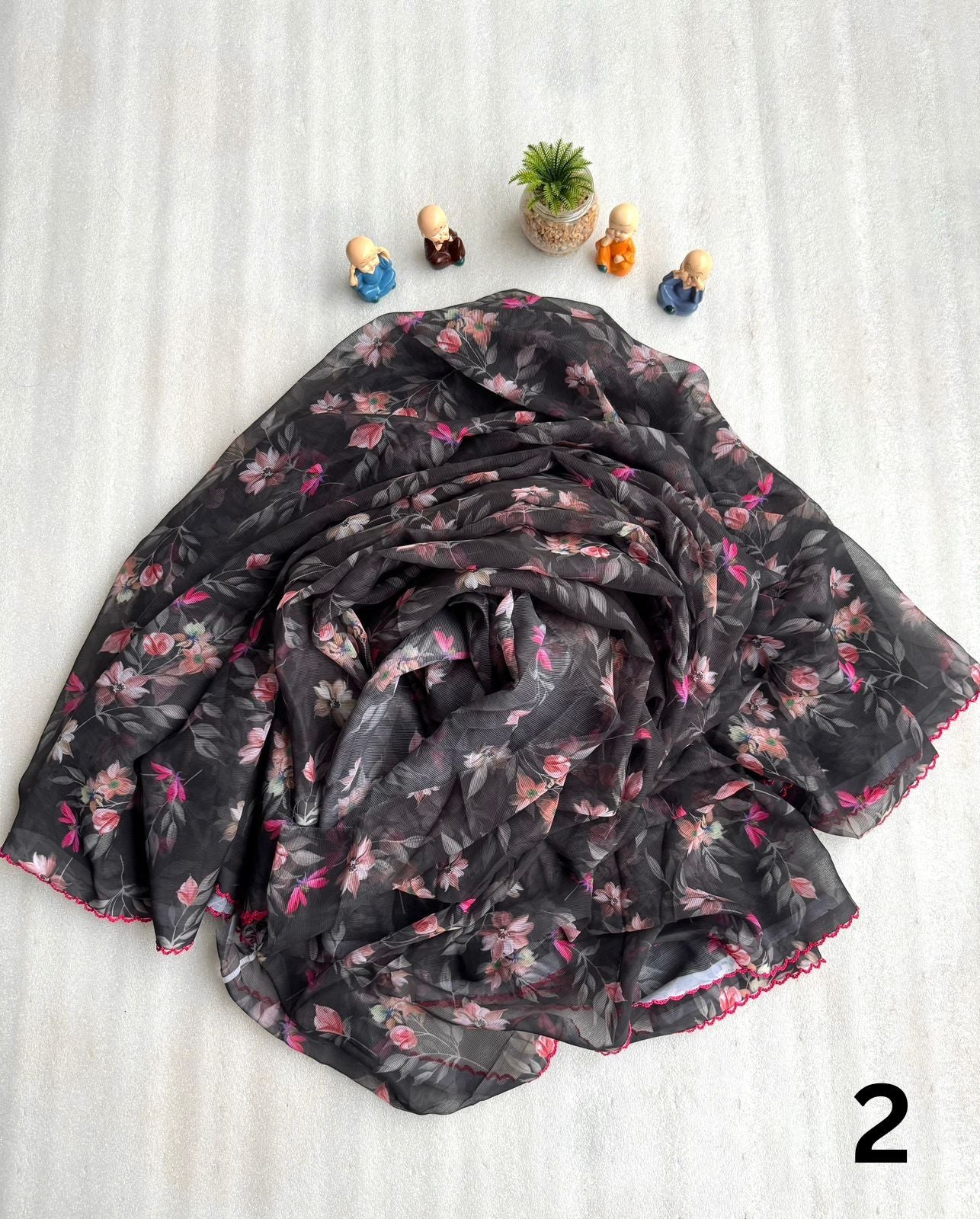 Floral Printed Chiffon Saree With Scalloped Border