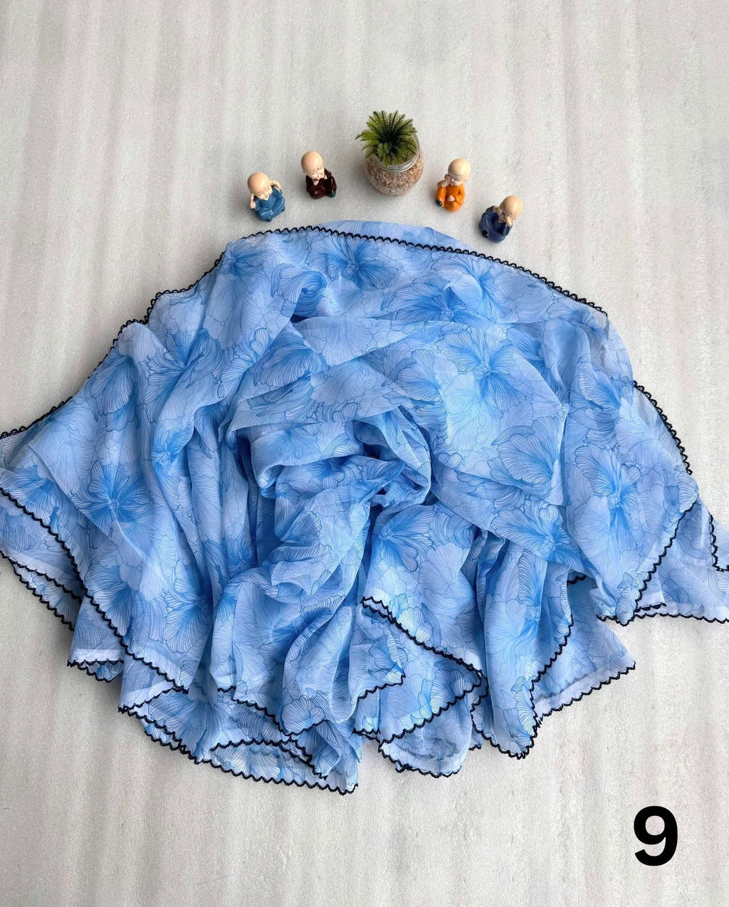 Floral Printed Chiffon Saree With Scalloped Border