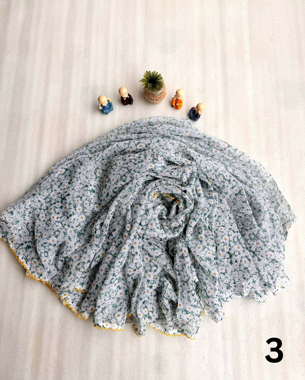 Floral Printed Chiffon Saree With Scalloped Border