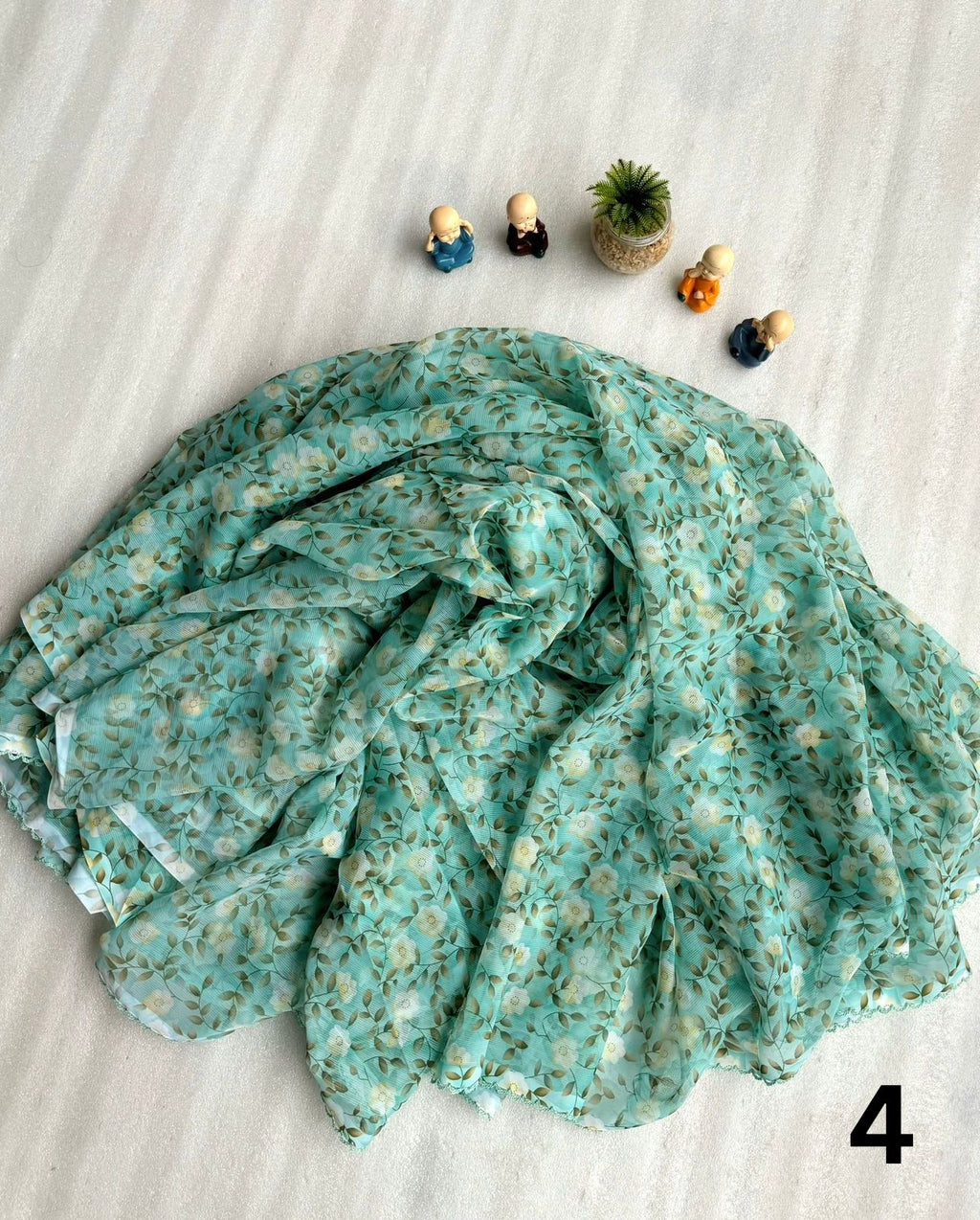 Floral Printed Chiffon Saree With Scalloped Border