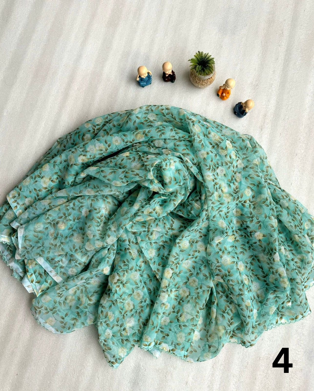 Floral Printed Chiffon Saree With Scalloped Border