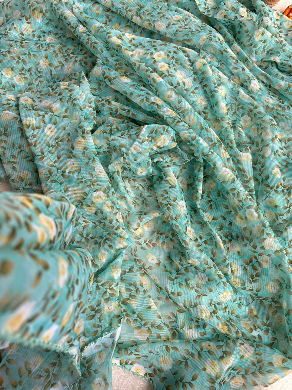 Floral Printed Chiffon Saree With Scalloped Border