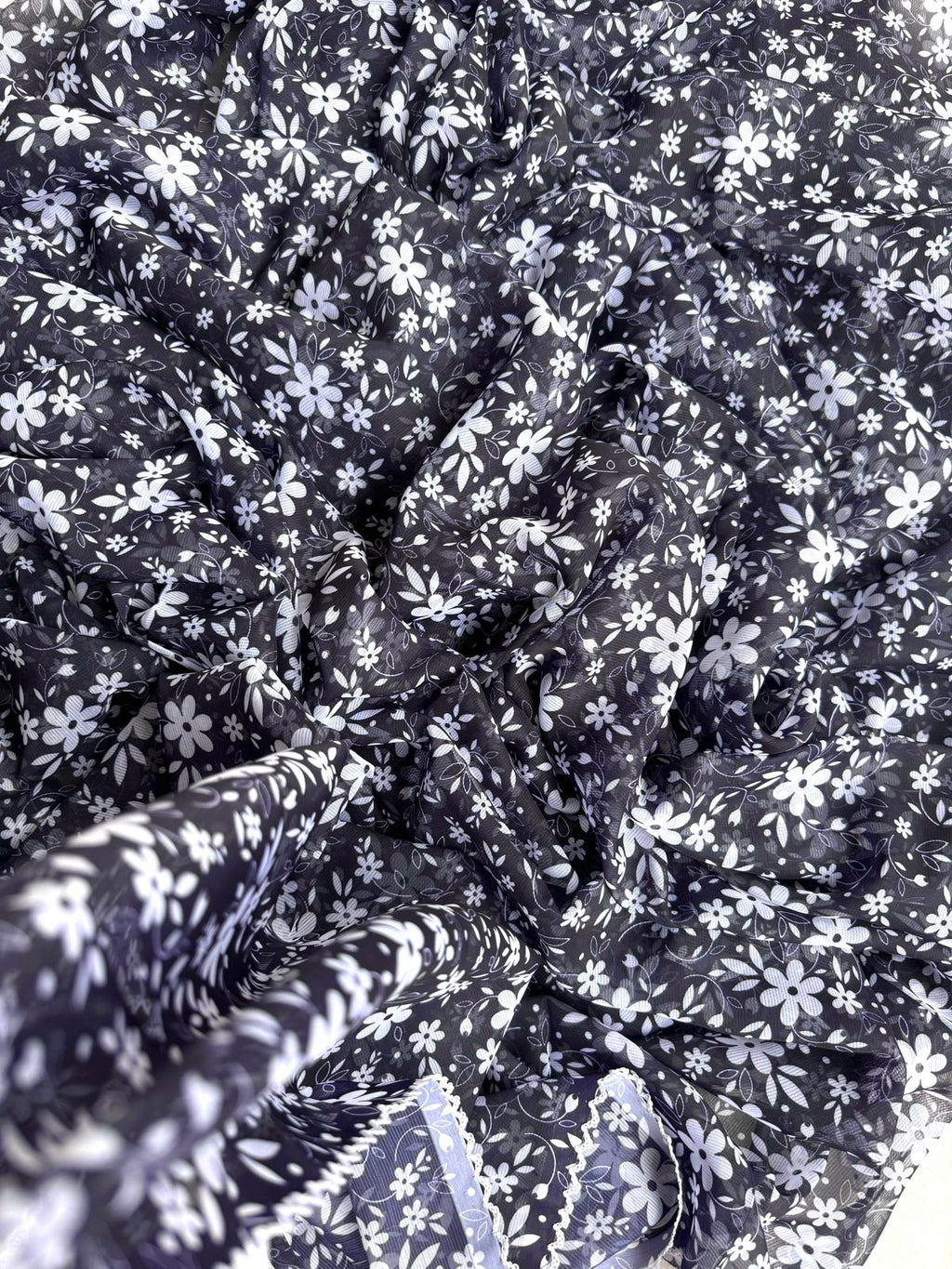 Floral Printed Chiffon Saree With Scalloped Border