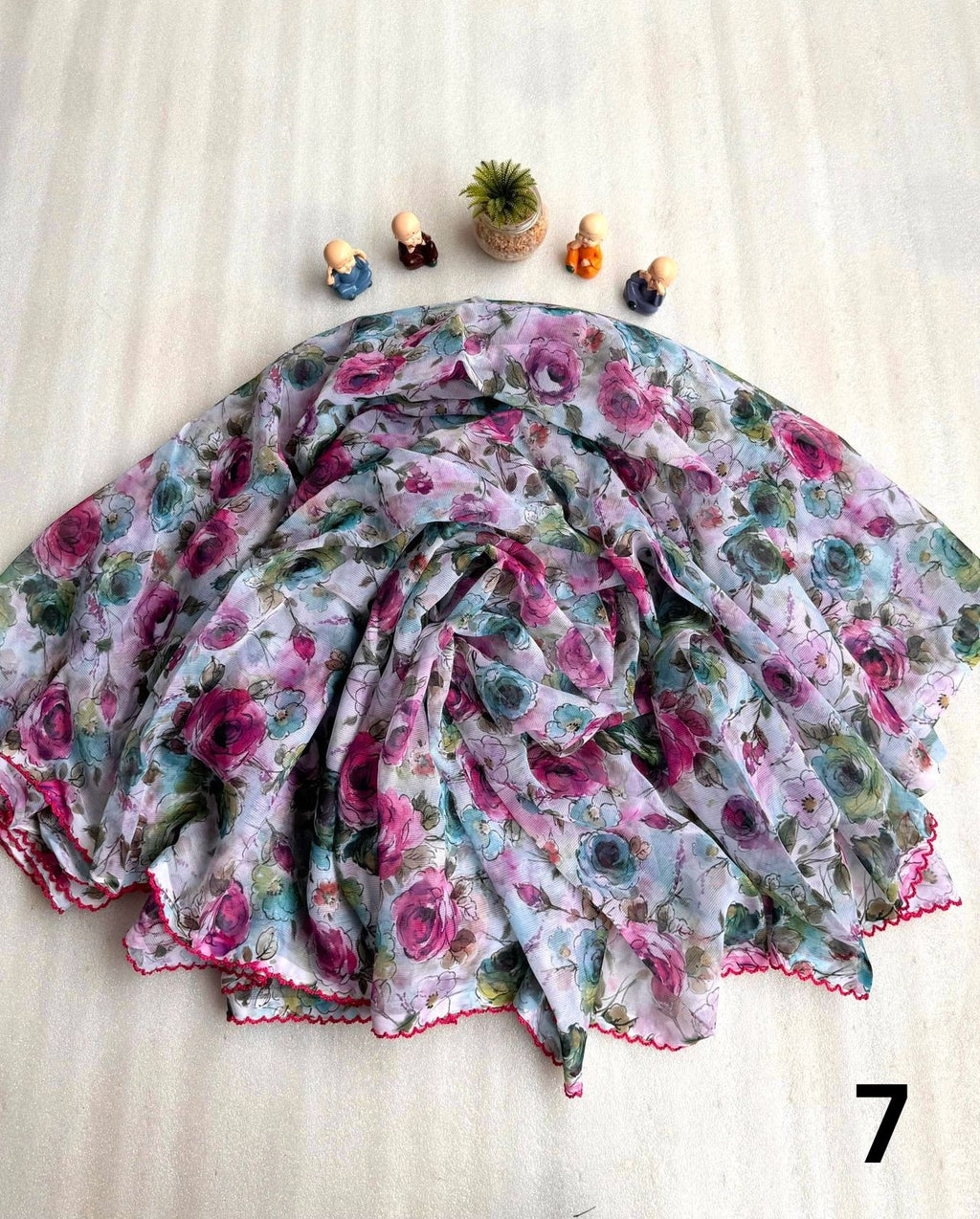 Floral Printed Chiffon Saree With Scalloped Border