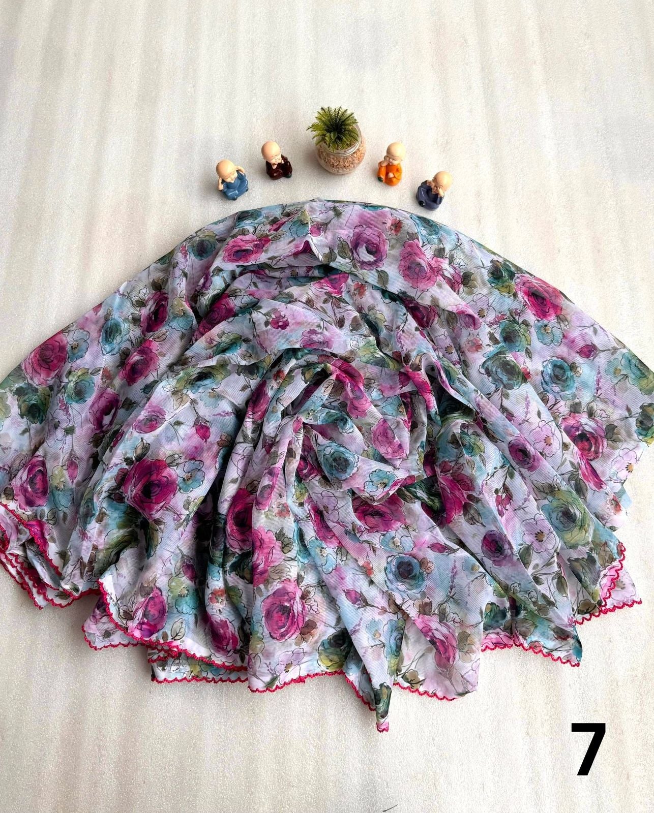 Floral Printed Chiffon Saree With Scalloped Border