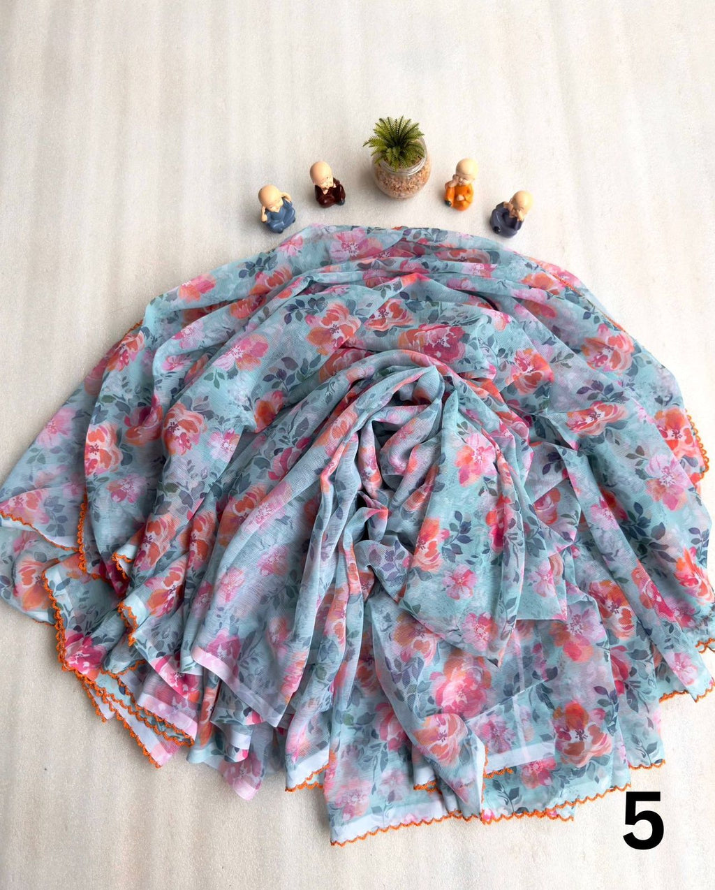 Floral Printed Chiffon Saree With Scalloped Border