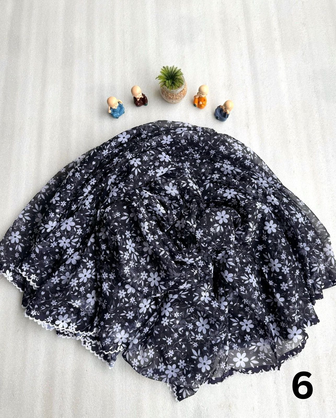 Floral Printed Chiffon Saree With Scalloped Border