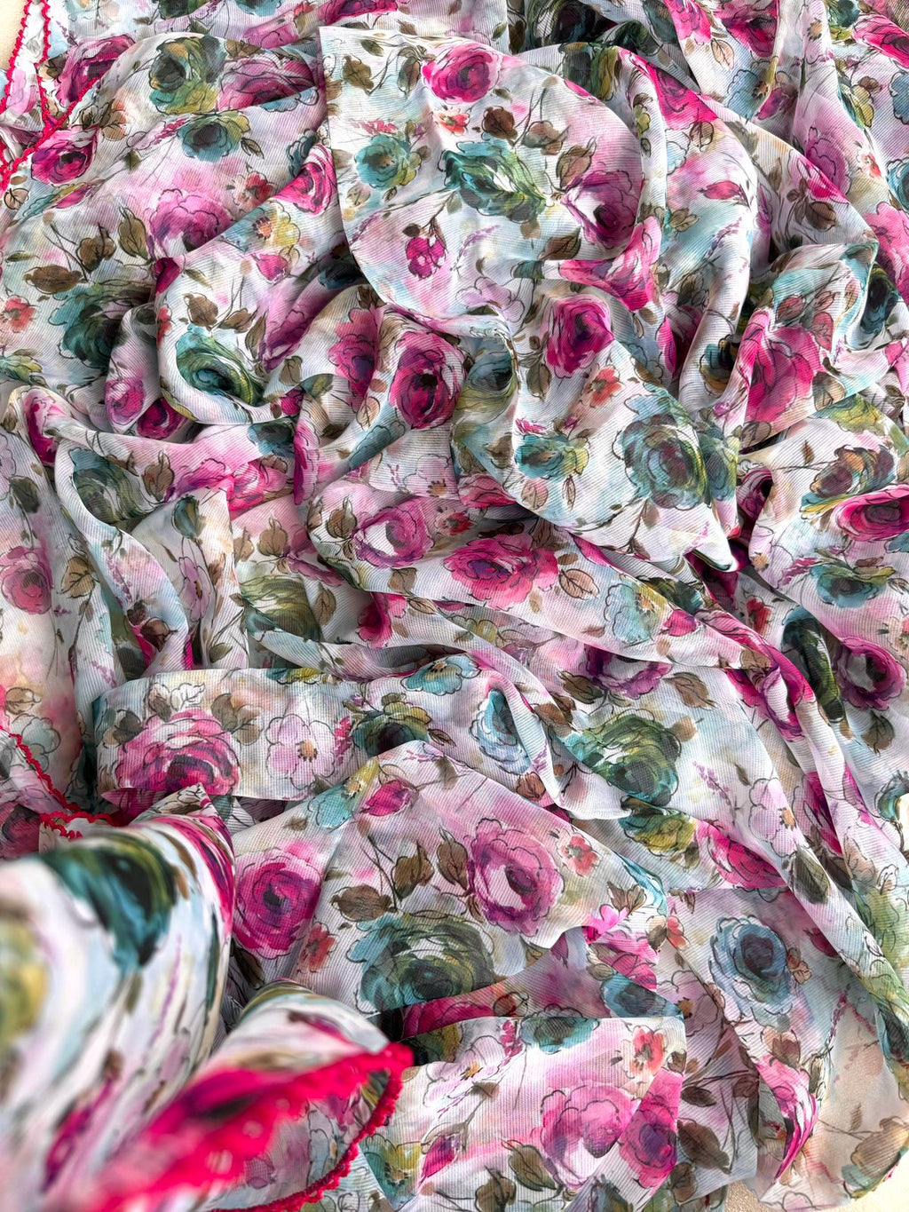 Floral Printed Chiffon Saree With Scalloped Border