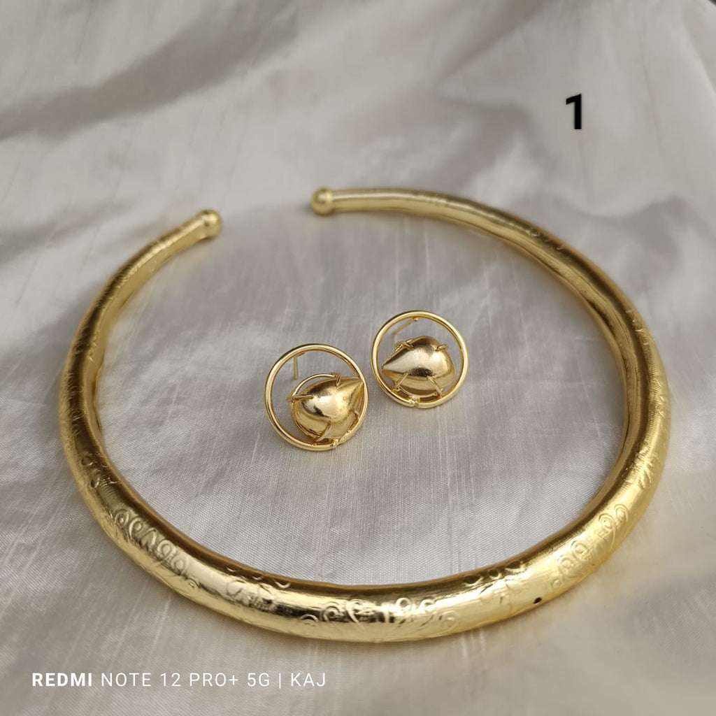 Gold Polished Hasli With Studs