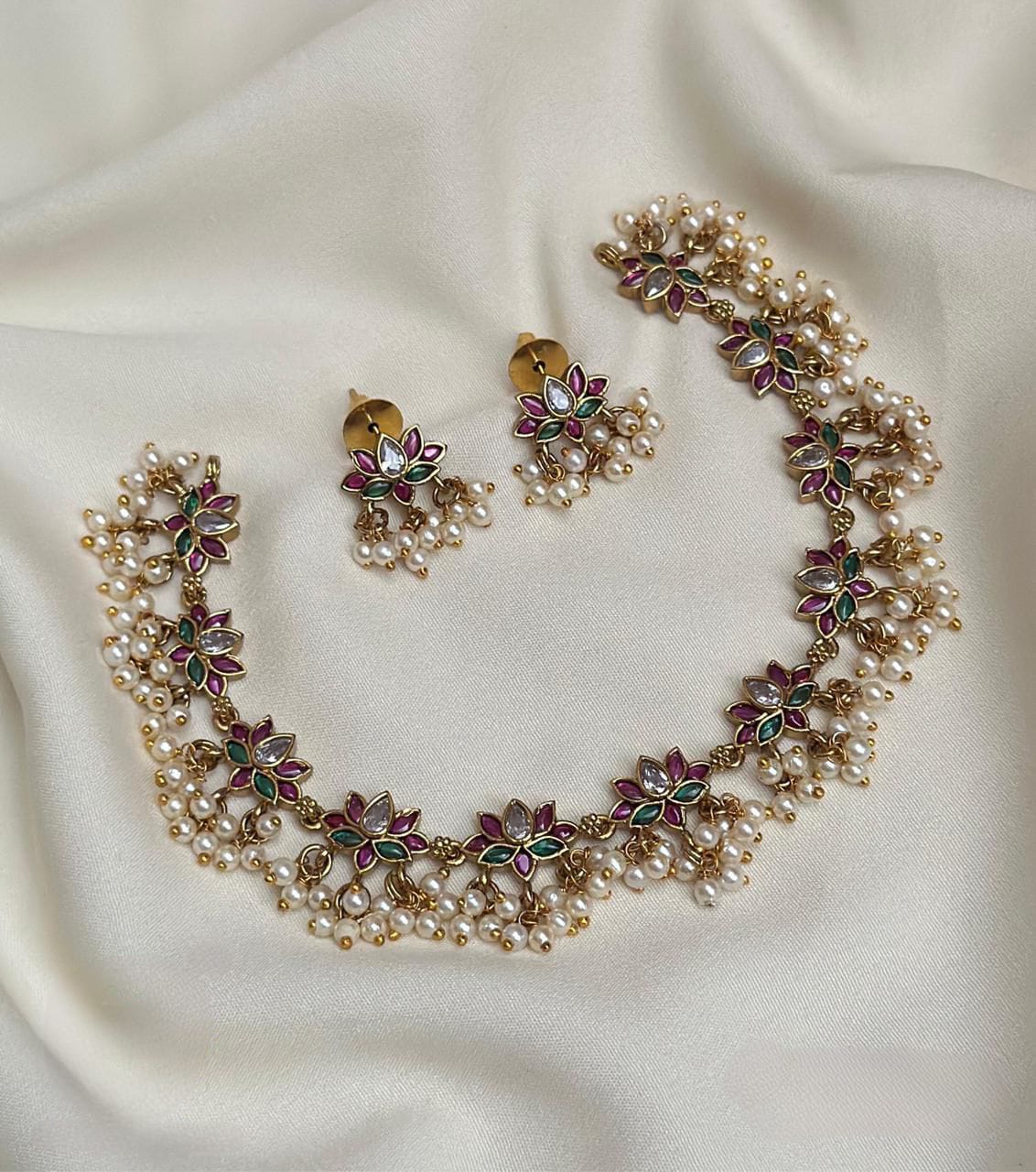 Premium Pearl and Stones Lotus Chokerset