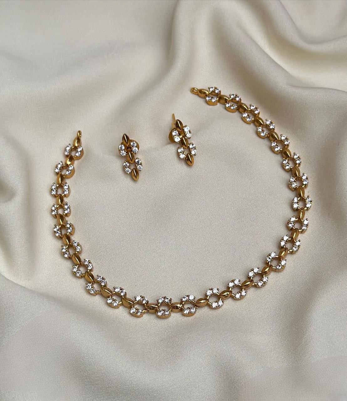 Elegant Minimal Choker Set